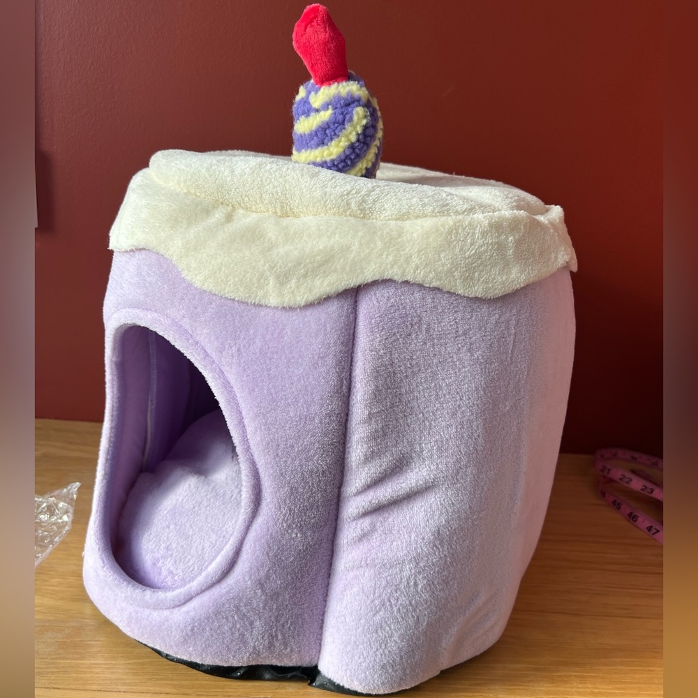 Cupcake Comfort Plush Pet Bed - 16 1/2” Diameter - Lavender 🧁NWT!